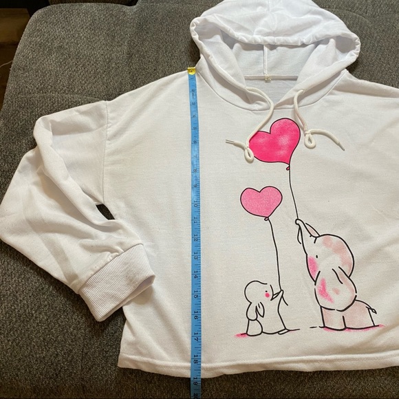 Cropped 3/4 Sleeve Hoodie with Adorable Bunny & Elephant Design - Picture 11 of 14